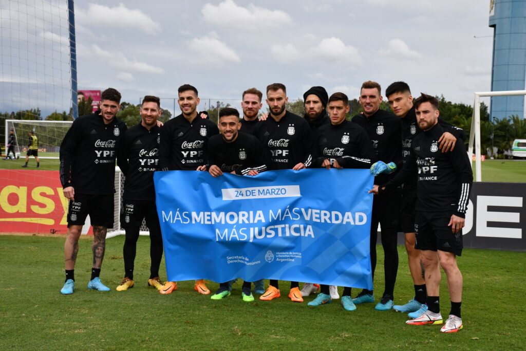 Jugadores de la selección de fútbol de Argentina en un partido
