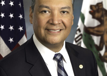 Retrato del senador estadounidense Alex Padilla
