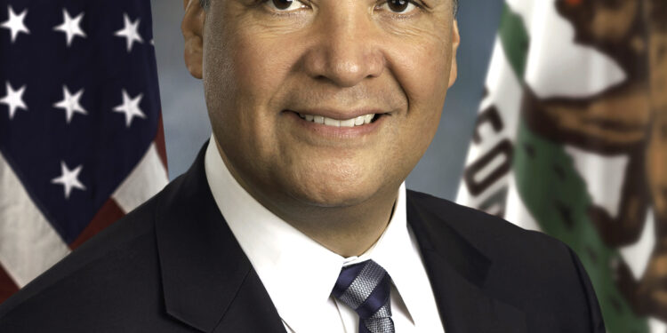 Retrato del senador estadounidense Alex Padilla