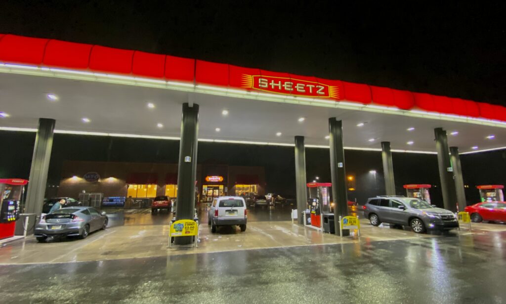 Tienda de conveniencia y gasolinera de la cadena Sheetz