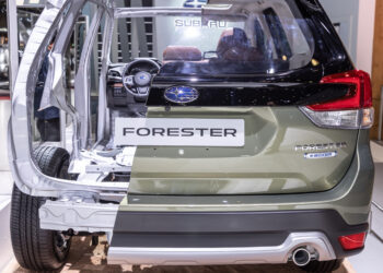 Un vehículo utilitario deportivo Subaru Forester en exhibición