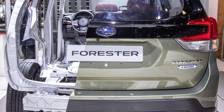 Un vehículo utilitario deportivo Subaru Forester en exhibición