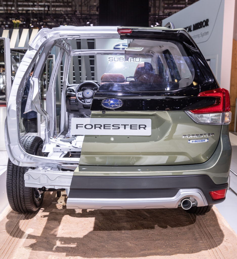 Un vehículo utilitario deportivo Subaru Forester en exhibición