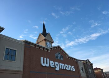 Entrada de un supermercado, lugar donde ocurren operativos migratorios