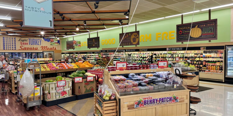 Seccion de productos frescos en un supermercado