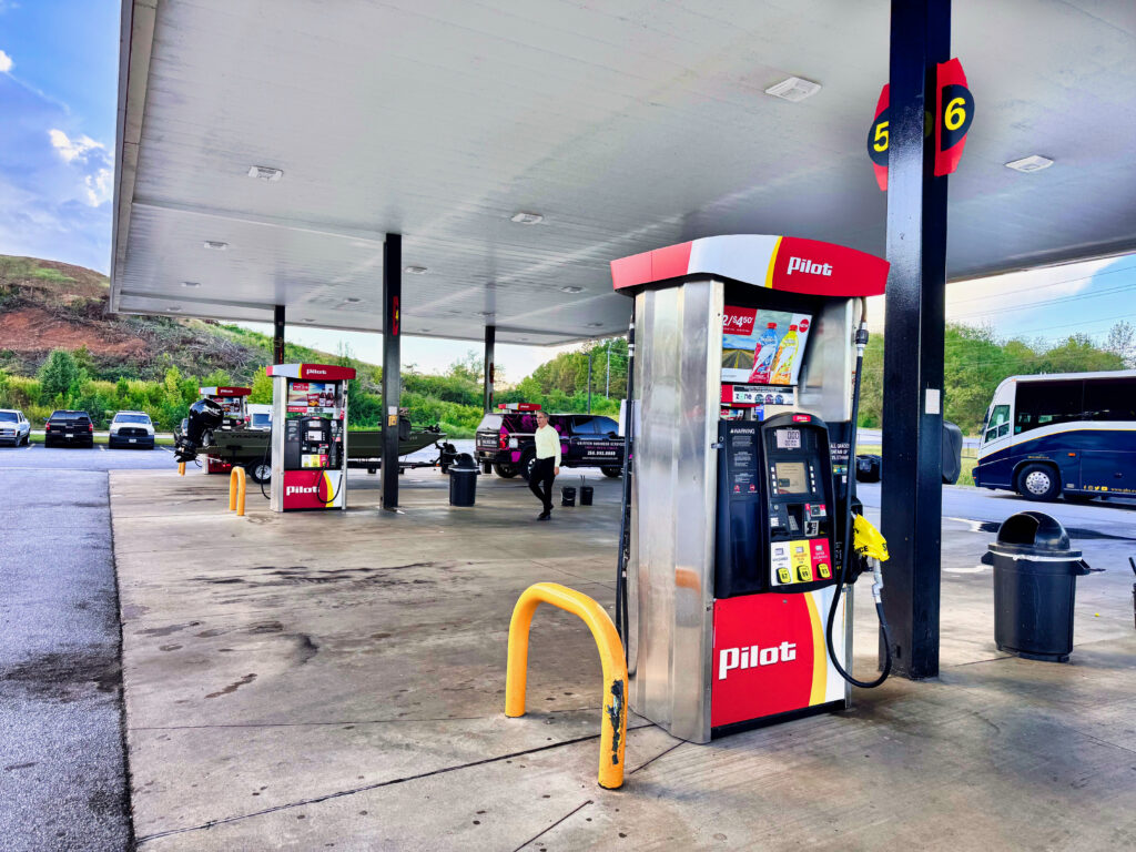 Surtidores de combustible en una gasolinera