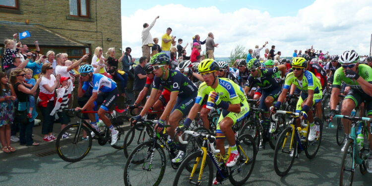 Ciclistas en el pelotón del Tour de Francia