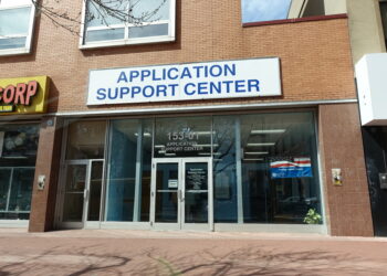 Fachada de un centro de apoyo de solicitudes de USCIS en Nueva York