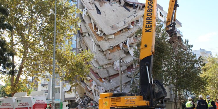 Edificio derrumbado tras un fuerte terremoto