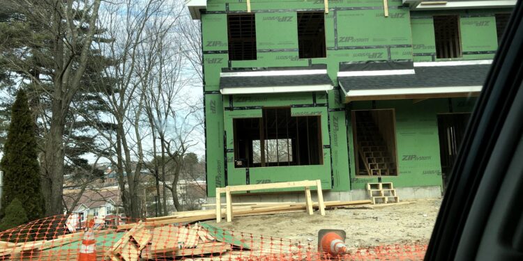Estructura de madera de una casa nueva en construcción