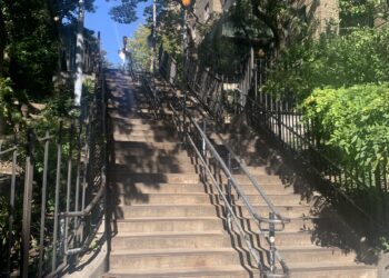 Calle del barrio Washington Heights en Manhattan, conocido como la Pequeña República Dominicana
