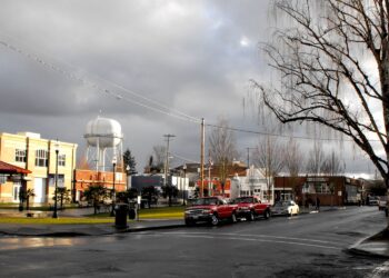 Vista del centro de la ciudad de Woodburn, Oregon
