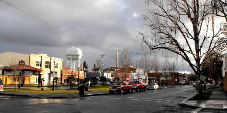 Vista del centro de la ciudad de Woodburn, Oregon