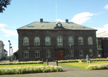 Edificio del Althingi, el parlamento de Islandia, en Reikiavik