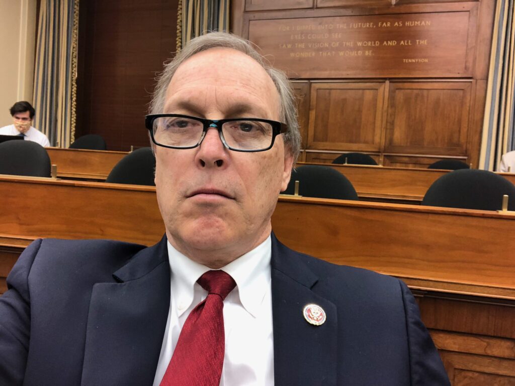 El congresista Andy Biggs, candidato republicano a gobernador de Arizona