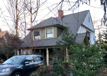Viviendas residenciales en una calle del barrio Montford en Asheville, Carolina del Norte