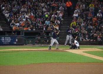 Acción de un partido de béisbol de los Tigres de Detroit en el Comerica Park