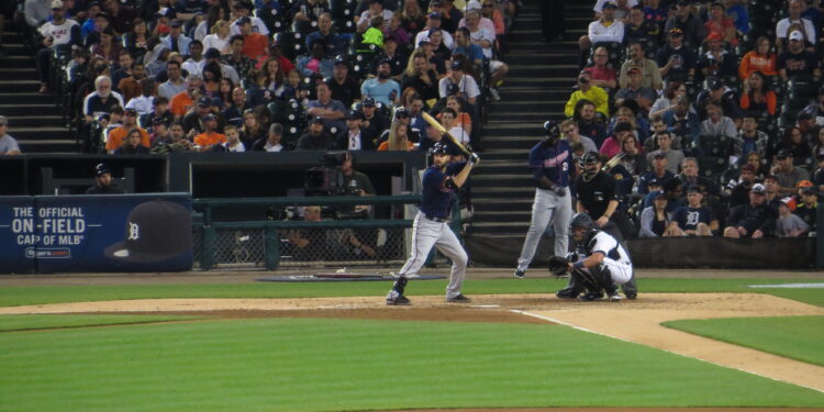 Acción de un partido de béisbol de los Tigres de Detroit en el Comerica Park