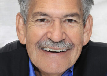 El escritor y poeta Benjamin Alire Sáenz en 2016
