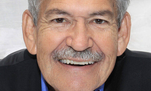 El escritor y poeta Benjamin Alire Sáenz en 2016