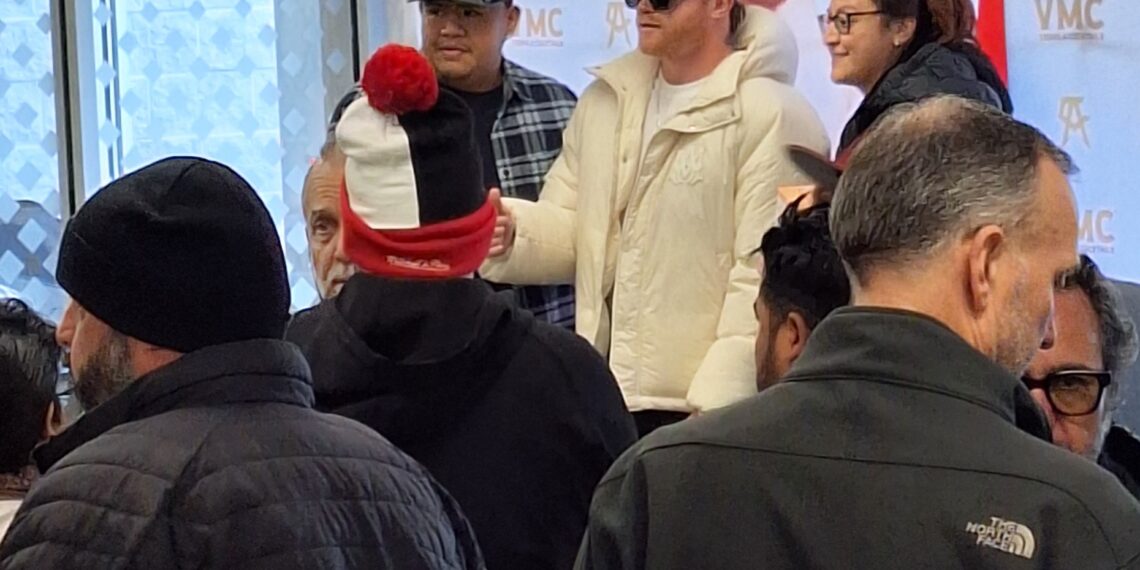 El boxeador mexicano Saúl Canelo Álvarez durante un evento público