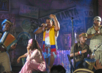 El cantante colombiano Carlos Vives durante un concierto