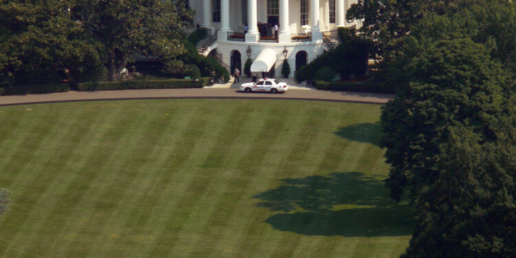 Fachada sur de la Casa Blanca en Washington, D.C.