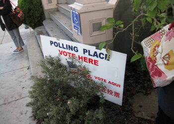 Electores en un centro de votación en Estados Unidos
