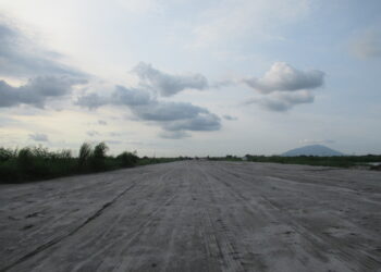 Obras de construcción en un intercambio de autopista