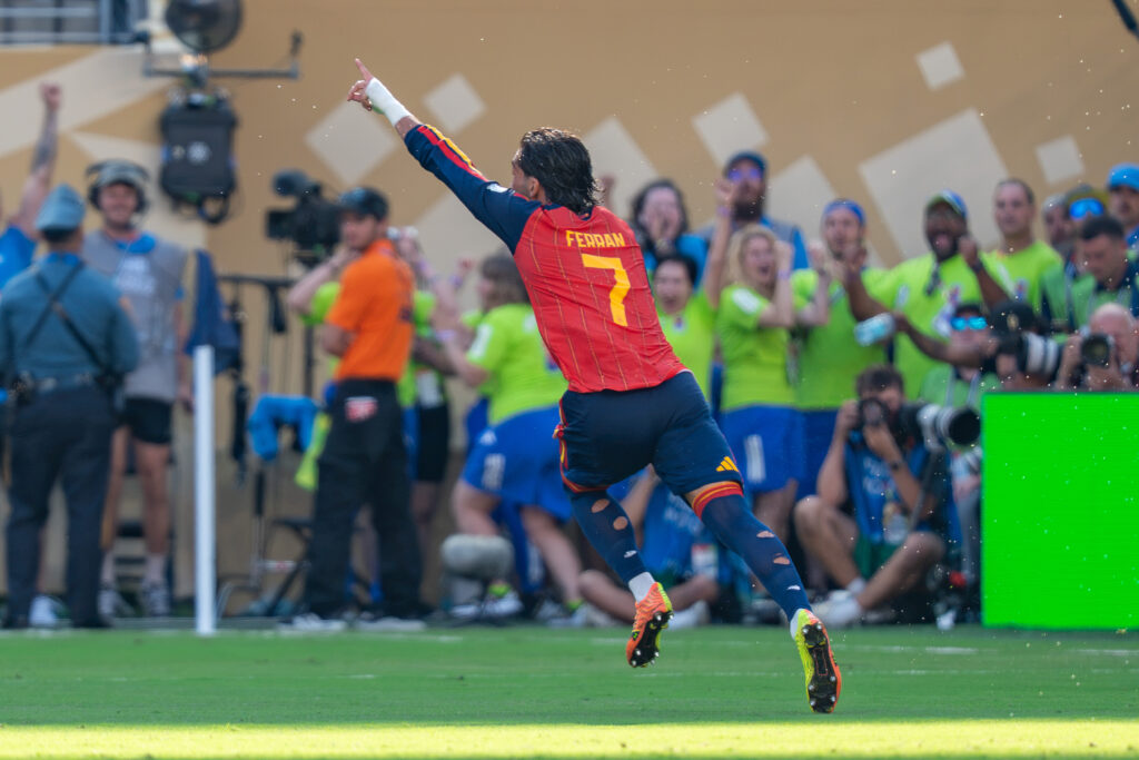 El delantero Ferran Torres durante un partido con la selección de España