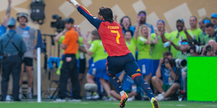 El delantero Ferran Torres durante un partido con la selección de España