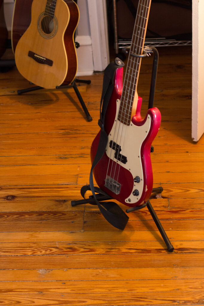 Guitarra acústica, imagen ilustrativa de la música