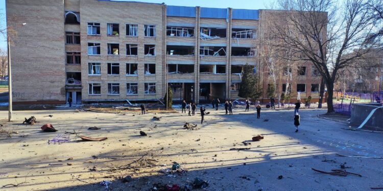 Edificio destruido en la región de Kyiv, Ucrania, tras un ataque militar ruso