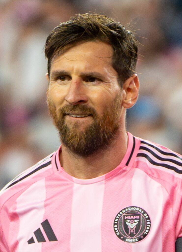 Lionel Messi, con la camiseta rosa del Inter Miami, durante un partido