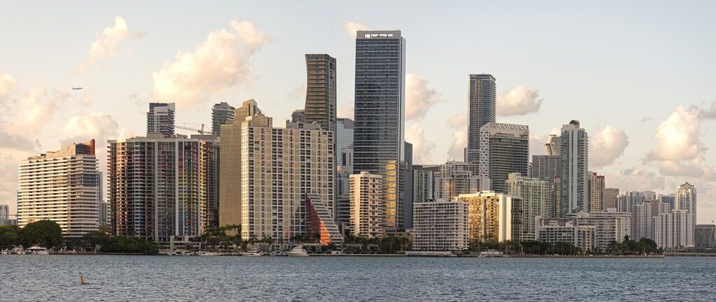 Vista del horizonte del centro de Miami, Florida