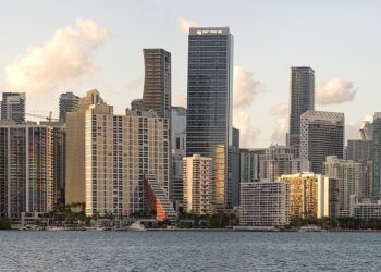 Vista del horizonte del centro de Miami, Florida