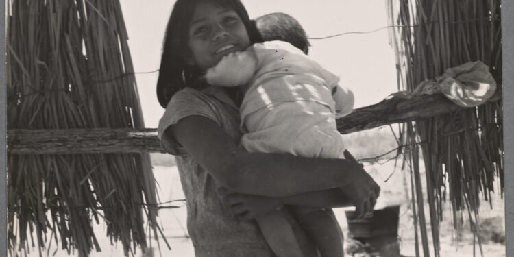 Retrato de un niño mexicoamericano, imagen que ilustra a las familias latinas