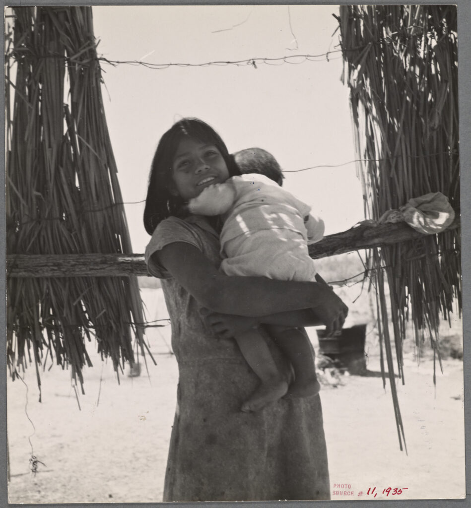 Retrato de un niño mexicoamericano, imagen que ilustra a las familias latinas