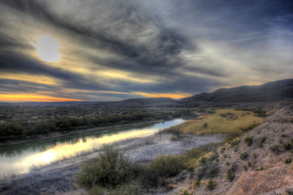 Paisaje del Parque Nacional Big Bend junto al río Bravo (Rio Grande) en Texas