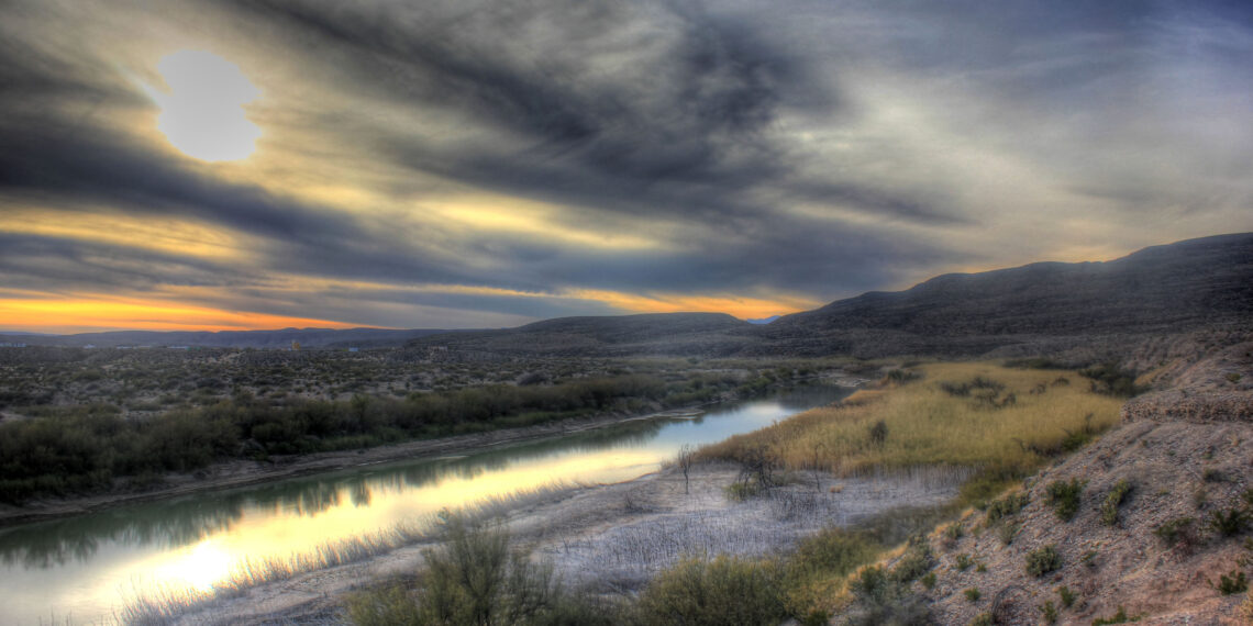 Paisaje del Parque Nacional Big Bend junto al río Bravo (Rio Grande) en Texas