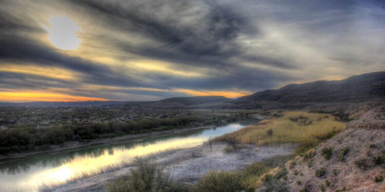 Paisaje del Parque Nacional Big Bend junto al río Bravo (Rio Grande) en Texas