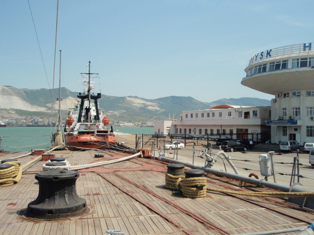 Vista panorámica del puerto de Novorossiysk en el mar Negro, Rusia