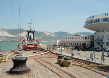 Vista panorámica del puerto de Novorossiysk en el mar Negro, Rusia