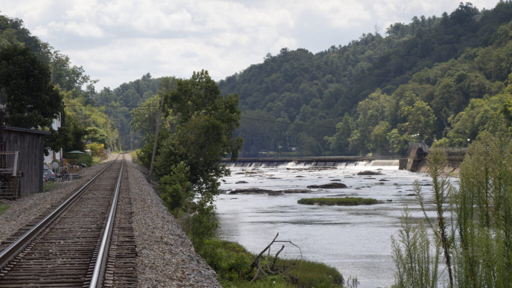 Vista del río French Broad a su paso por Carolina del Norte