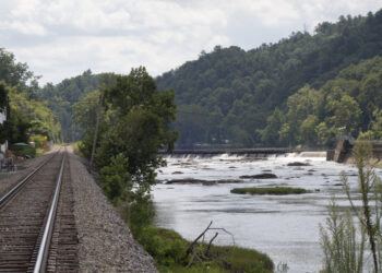 Vista del río French Broad a su paso por Carolina del Norte