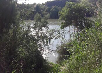 El Río Grande a su paso por Laredo, Texas, en la frontera con México