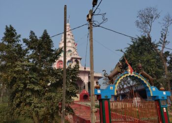 Entrada de un templo hindú en el estado de Bihar, India