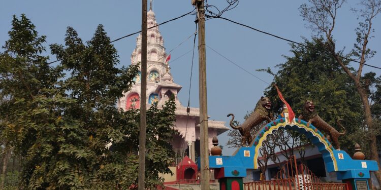 Entrada de un templo hindú en el estado de Bihar, India