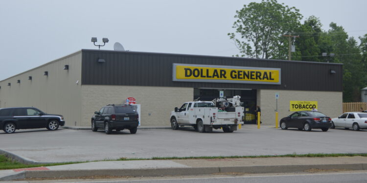 Fachada de una tienda de descuento Dollar General