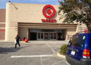 Exterior de una tienda Target en Fayetteville, Carolina del Norte
